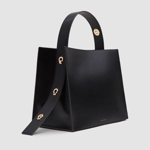 Danse Lente

Young Leather Tote Bag in Black